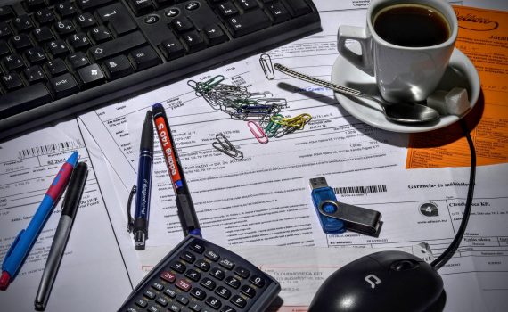 Consejos para que autónomos y pymes puedan ahorrar en las facturas de gas y luz